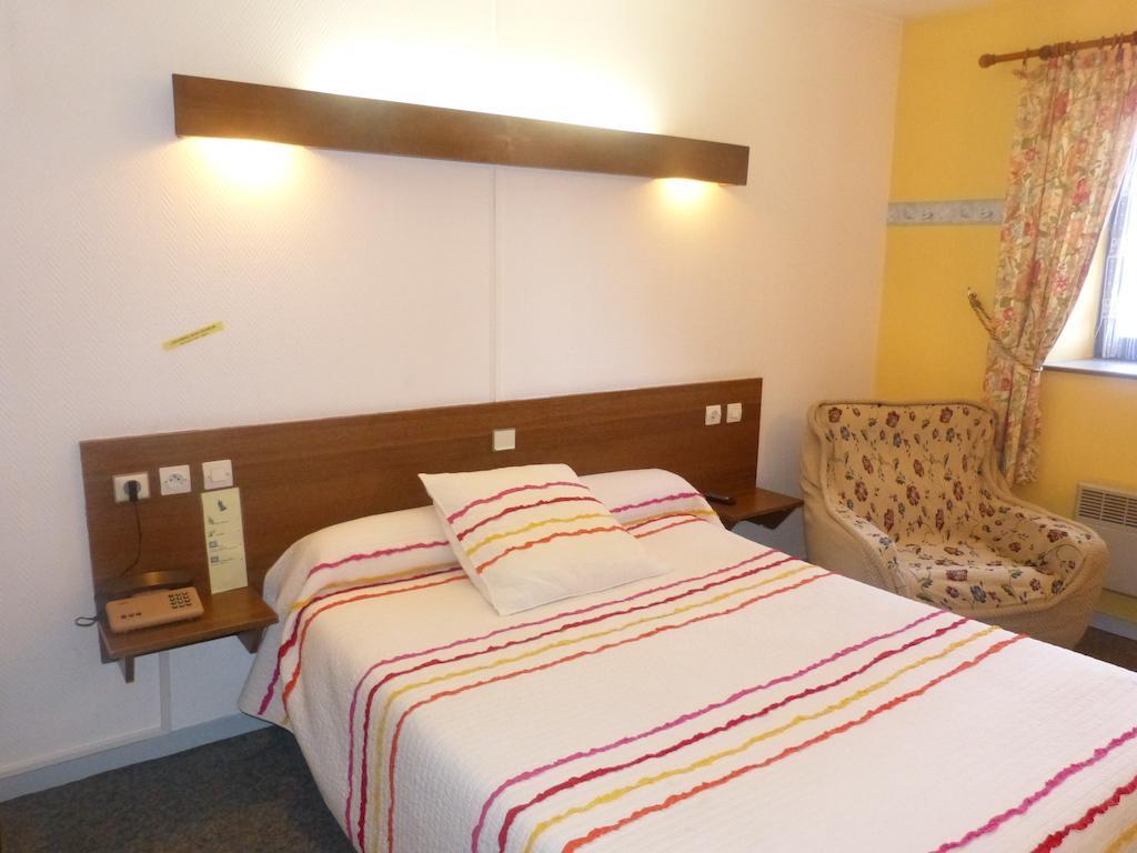 Champlitte-et-le-Prélot Hotel Du Donjon מראה חיצוני תמונה