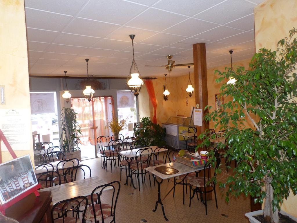 Champlitte-et-le-Prélot Hotel Du Donjon מראה חיצוני תמונה
