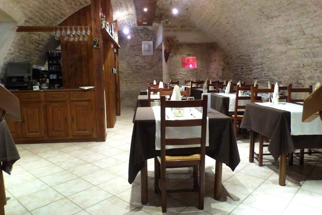 Champlitte-et-le-Prélot Hotel Du Donjon מראה חיצוני תמונה