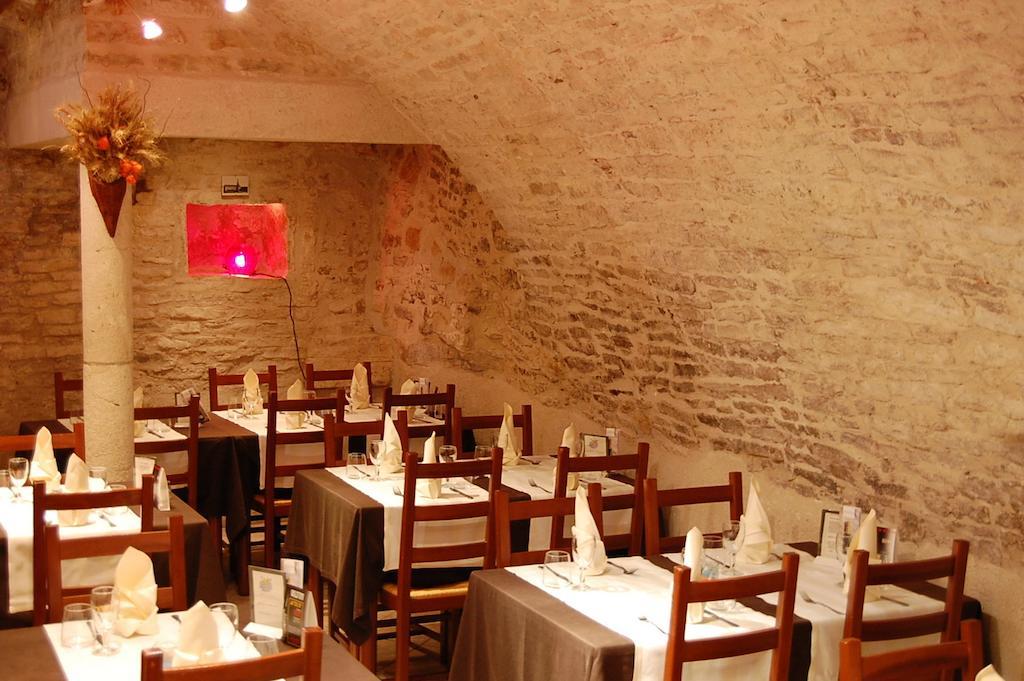 Champlitte-et-le-Prélot Hotel Du Donjon מראה חיצוני תמונה