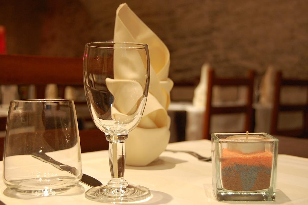 Champlitte-et-le-Prélot Hotel Du Donjon מראה חיצוני תמונה
