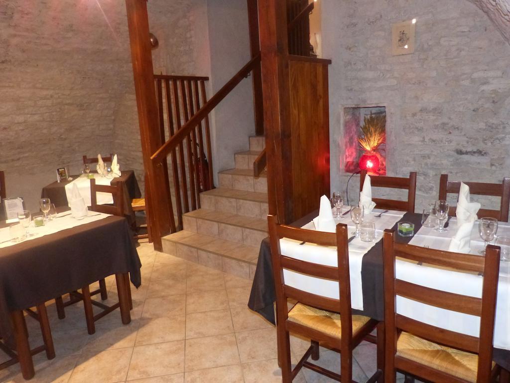 Champlitte-et-le-Prélot Hotel Du Donjon מראה חיצוני תמונה